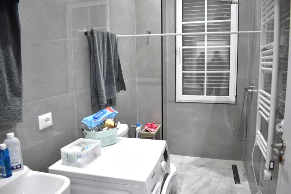 Shtepi me qera Apartament ne Tirane, 4+1, Mobilimi E mobiluar, Pagesa 1,500  Euro.