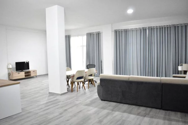 Shtepi me qera Apartament ne Tirane, 4+1, Mobilimi E mobiluar, Pagesa 1,500  Euro.