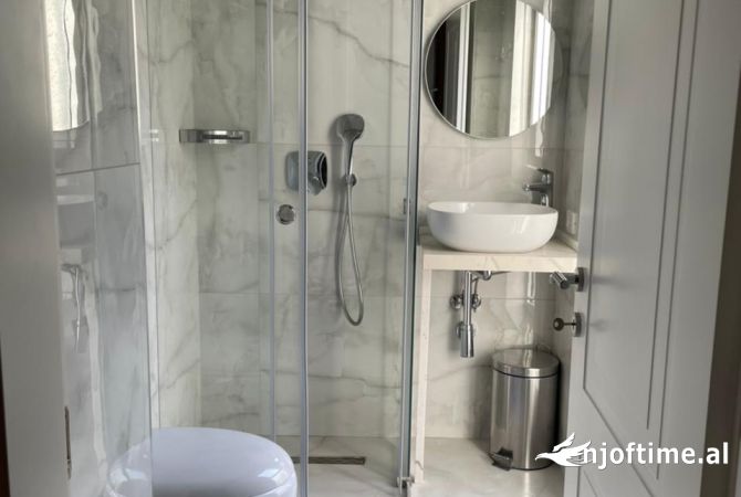 Shtepi ne shitje Apartament ne Tirane, 2+1, Mobilimi E mobiluar, Pagesa 220,000  Euro.