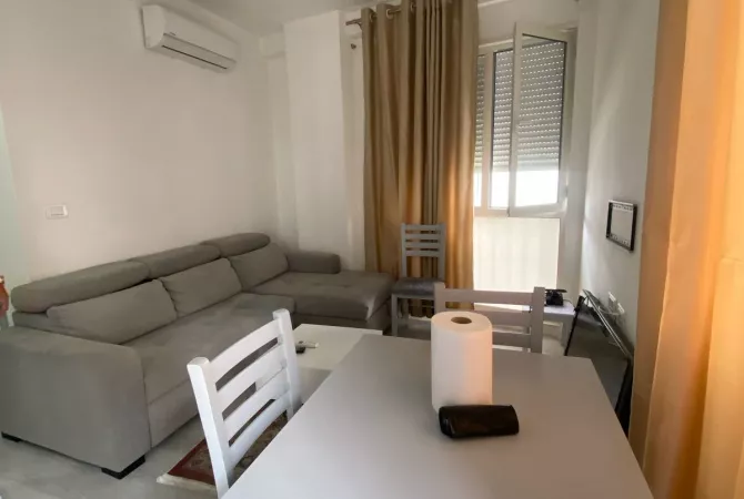 Shtepi me qera Apartament ne Tirane, 1+1, Mobilimi E mobiluar, Pagesa 650  Euro.