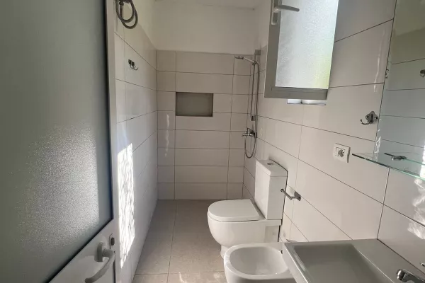 Shtepi me qera Apartament ne Tirane, 1+1, Mobilimi E mobiluar, Pagesa 40,000  Leke.
