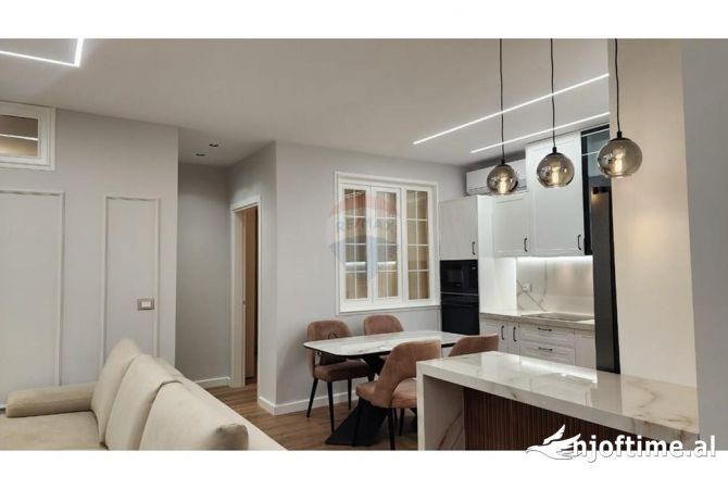 Apartament - Për Qira - Pazari i Ri