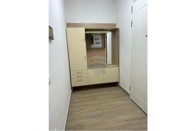 Shtepi me qera Apartament ne Tirane, 2+1, Mobilimi Pjeserisht e mobiluar, Pagesa 800  Euro.