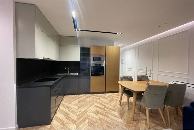 Shtepi me qera 2+1 ne Tirane - 890 Euro