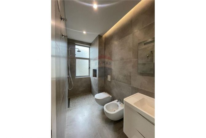 Shtepi me qera Apartament ne Tirane, 2+1, Mobilimi E mobiluar, Pagesa 890  Euro.