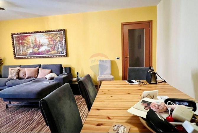 Shtepi me qera Apartament ne Tirane, 3+1, Mobilimi E mobiluar, Pagesa 650  Euro.