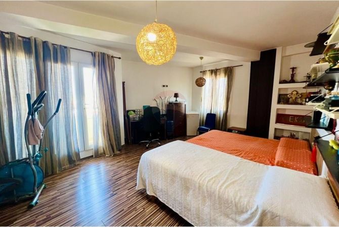 Shtepi me qera Apartament ne Tirane, 3+1, Mobilimi E mobiluar, Pagesa 650  Euro.