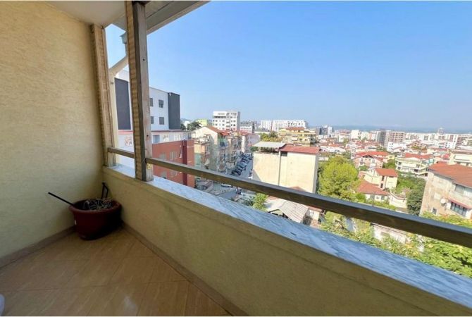 Shtepi me qera Apartament ne Tirane, 3+1, Mobilimi E mobiluar, Pagesa 650  Euro.
