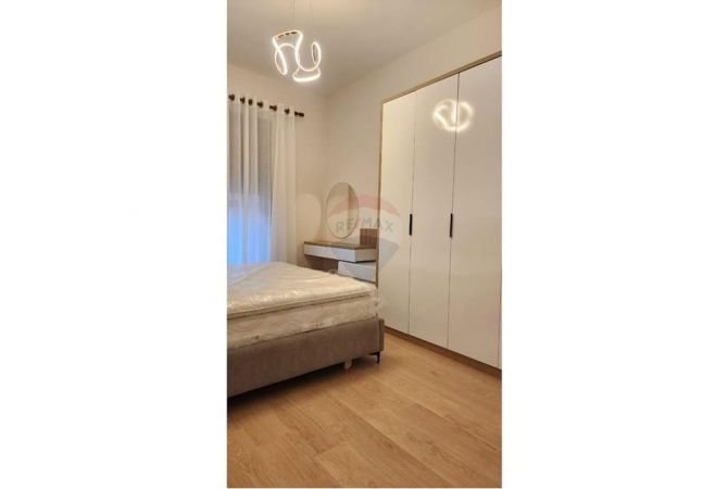 Shtepi me qera Apartament ne Tirane, 1+1, Mobilimi E mobiluar, Pagesa 800  Euro.