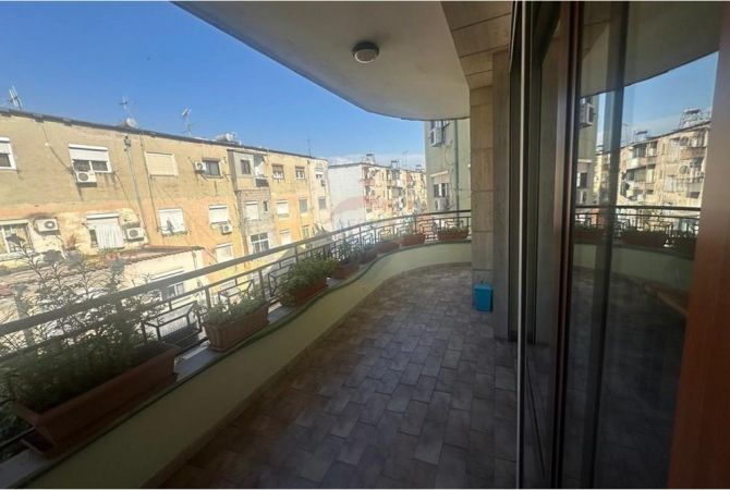 Ambient biznesi me qera 4+1 ne Tirane - 650 Euro