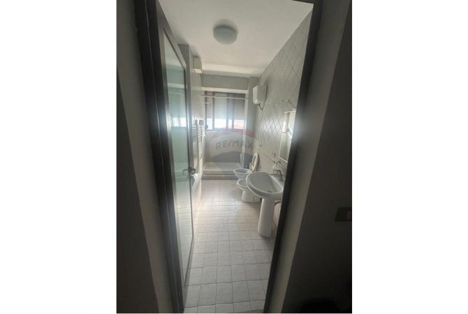 Zyre - Per Qira - Myslym Shyri, Tirane