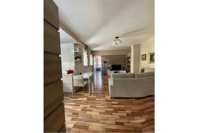 Shtepi me qera Apartament ne Tirane, 1+1, Mobilimi E mobiluar, Pagesa 730  Euro.