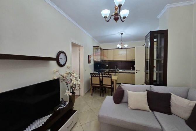 Shtepi me qera 2+1 ne Tirane - 580 Euro