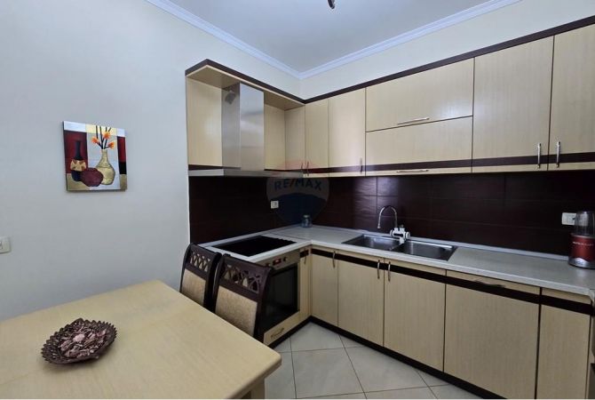 Shtepi me qera 2+1 ne Tirane - 580 Euro