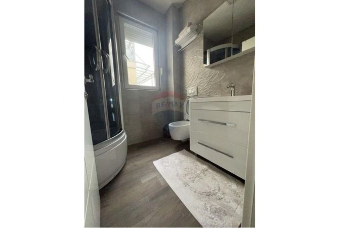 Shtepi me qera Apartament ne Tirane, 1+1, Mobilimi E mobiluar, Pagesa 730  Euro.