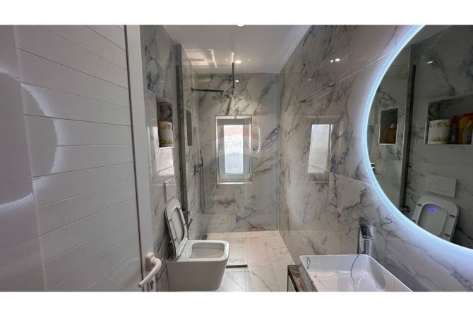 Shtepi me qera Apartament ne Tirane, 2+1, Mobilimi E mobiluar, Pagesa 900  Euro.