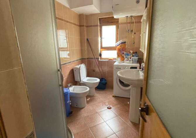 Shtepi ne shitje Apartament ne Tirane, 1+1, Mobilimi Bosh, pa mobiluar, Pagesa 80,000  Euro.
