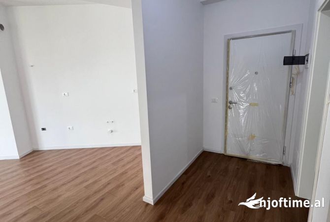 Shtepi ne shitje Apartament ne Tirane, 2+1, Mobilimi Bosh, pa mobiluar, Pagesa 134,090  Euro.