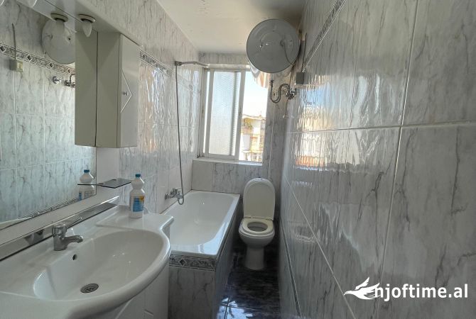 Shtepi me qera Apartament ne Tirane, 2+1, Mobilimi E mobiluar, Pagesa 45,090  Leke.