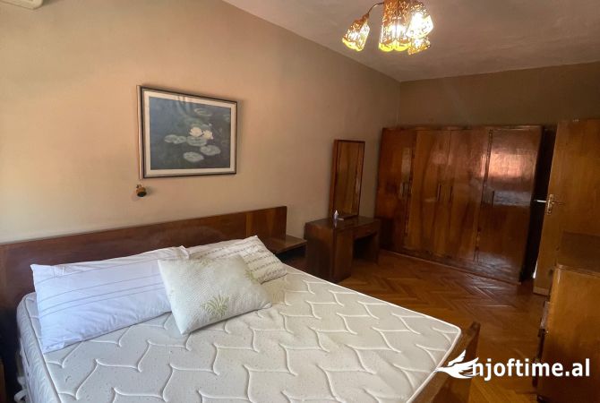 Shtepi me qera 2+1 ne Tirane - 45,090 Leke