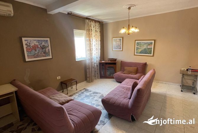 Shtepi me qera 2+1 ne Tirane - 45,090 Leke