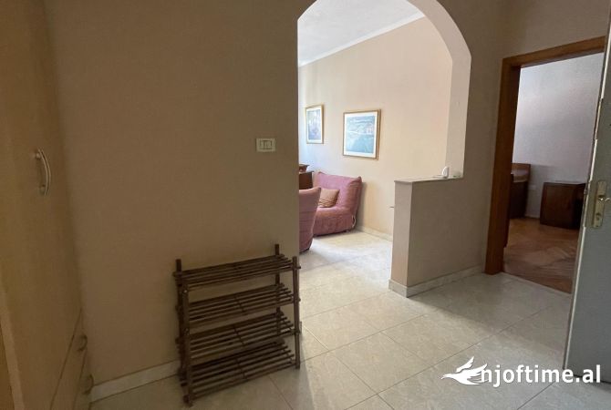 Shtepi me qera Apartament ne Tirane, 2+1, Mobilimi E mobiluar, Pagesa 45,090  Leke.