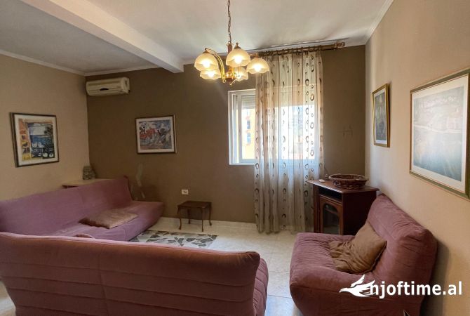 Shtepi me qera 2+1 ne Tirane - 45,090 Leke