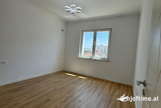 Shtepi ne shitje Apartament ne Tirane, 2+1, Mobilimi Bosh, pa mobiluar, Pagesa 210,090  Euro.