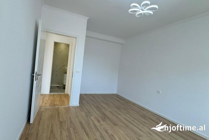 Shtepi ne shitje Apartament ne Tirane, 2+1, Mobilimi Bosh, pa mobiluar, Pagesa 210,090  Euro.