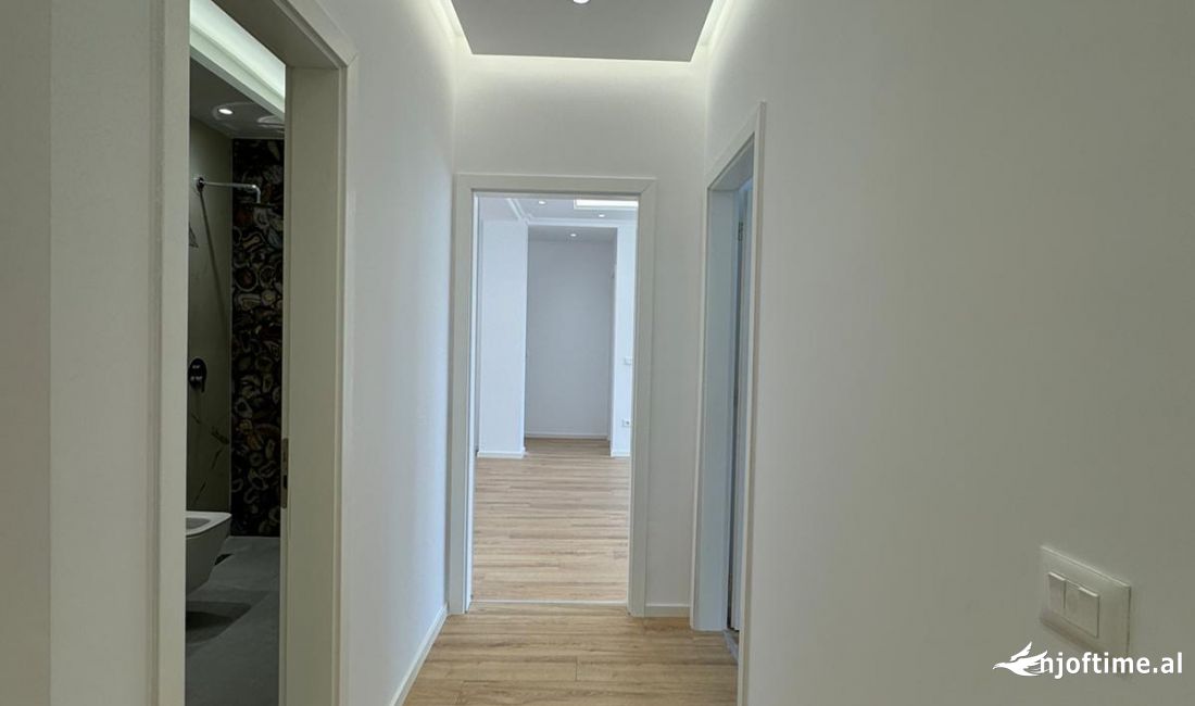 Shtepi ne shitje Apartament ne Tirane, 2+1, Mobilimi Bosh, pa mobiluar, Pagesa 210,090  Euro.