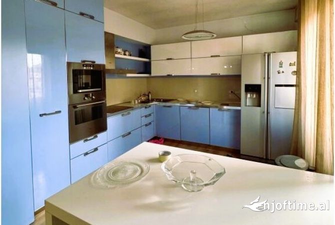 Shtepi me qera 2+1 ne Tirane - 900 Euro