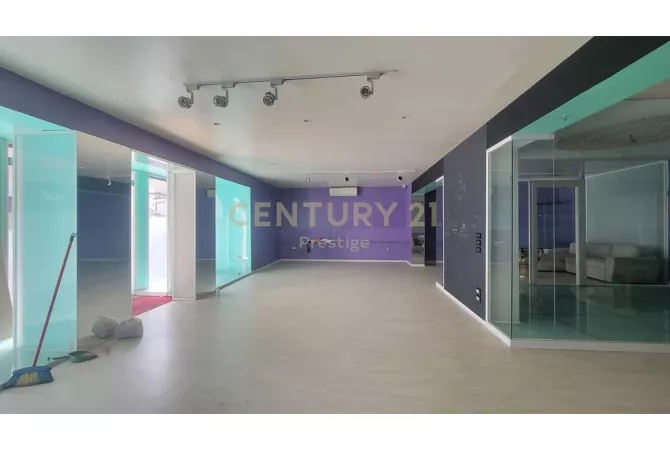 Ambjent biznesi me qera 1+1 ne Tirane - 1,200 Euro