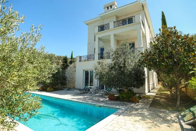Casa in affitto 5+1 a Tirana - 4,500 Euro