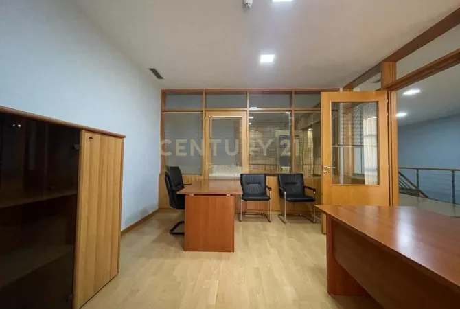 House for Sale 4+1 in Tirana - 485,000 Euro