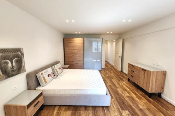 Shtepi me qera 2+1 ne Tirane - 1,100 Euro