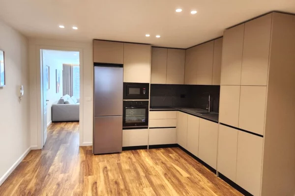 Shtepi me qera 2+1 ne Tirane - 1,100 Euro