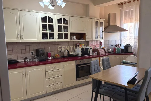 Shtepi ne shitje 3+1 ne Tirane - 230,000 Euro