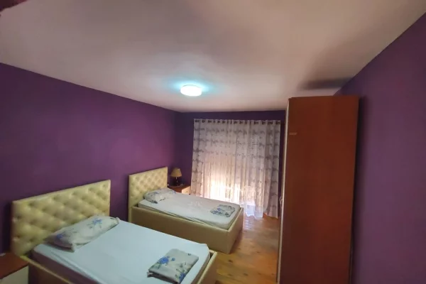 Shtepi ne shitje Apartament ne Tirane, 2+1, Mobilimi E mobiluar, Pagesa 220,000  Euro.