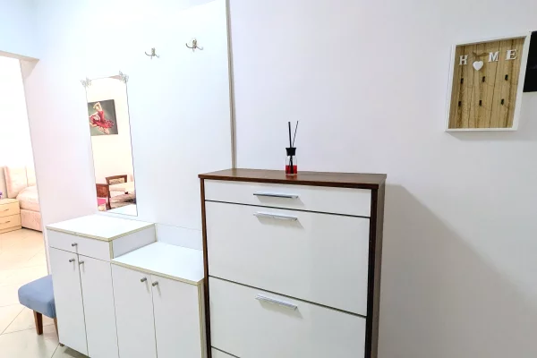 Shtepi me qera Apartament ne Tirane, Garsoniere, Mobilimi E mobiluar, Pagesa 550  Euro.