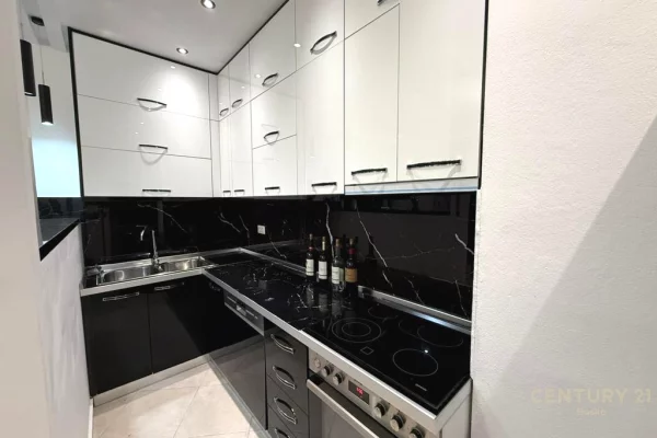 Shtepi me qera 2+1 ne Tirane - 800 Euro