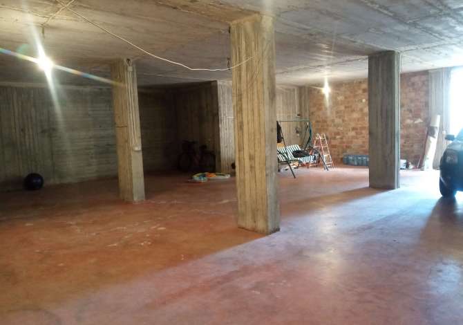 Business Property for Rent 4+1 in Tirana - 300 Euro