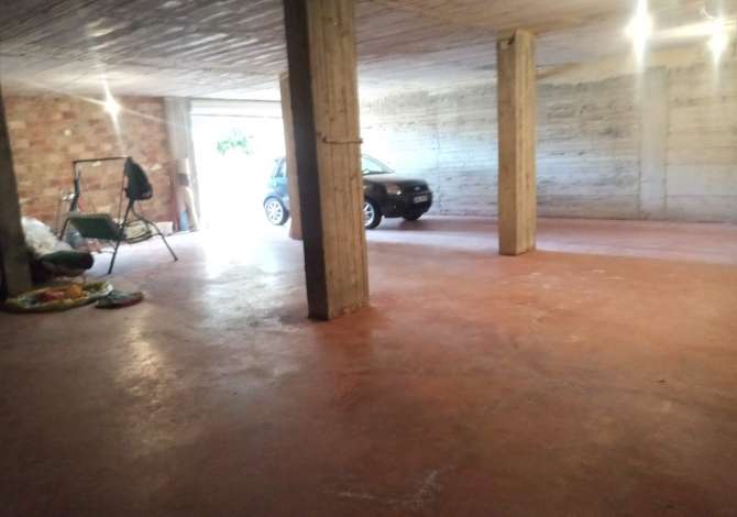 Business Property for Rent 4+1 in Tirana - 300 Euro