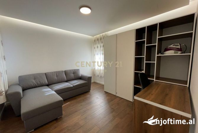 Shtepi me qera Apartament ne Tirane, 3+1, Mobilimi E mobiluar, Pagesa 2,200  Euro.
