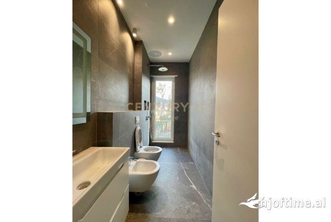 Shtepi me qera 5+1 ne Tirane - 4,000 Euro