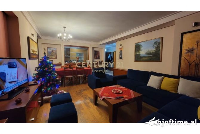 Shtepi me qera 3+1 ne Tirane - 1,300 Euro