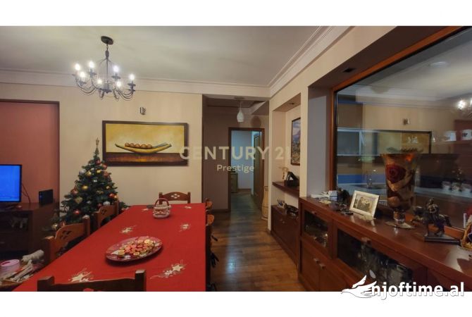 Shtepi me qera 3+1 ne Tirane - 1,300 Euro