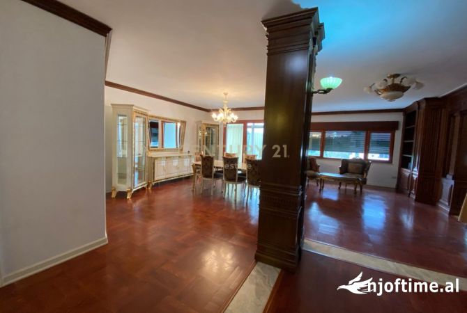 Casa in vendita 3+1 a Tirana - 1,200,000 Euro
