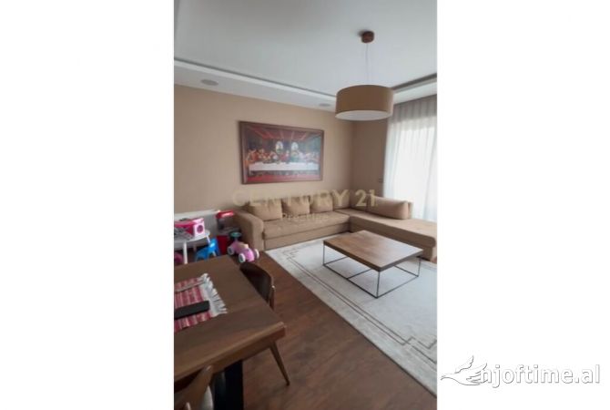 Shtepi me qera 2+1 ne Tirane - 2,500 Euro