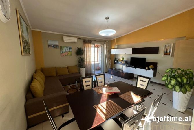 Shtepi me qera 2+1 ne Tirane - 900 Euro