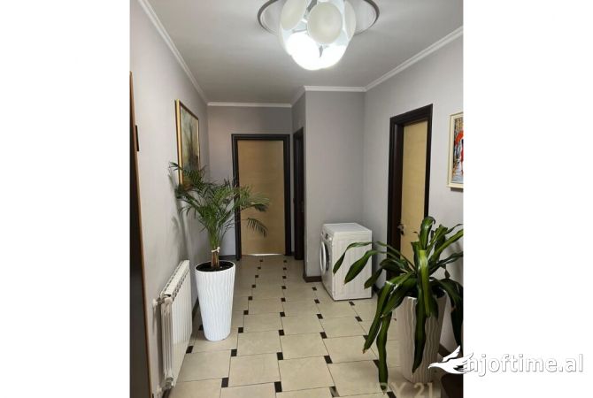 Shtepi me qera 2+1 ne Tirane - 900 Euro
